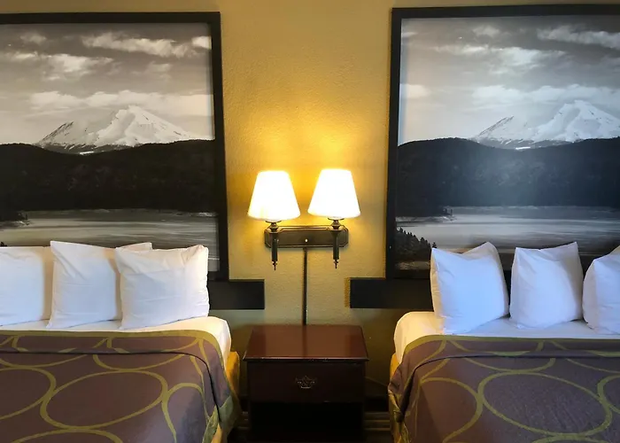 Super 8 By Wyndham Corning