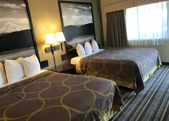 Super 8 By Wyndham Corning