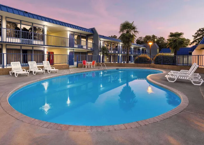 Days Inn By Wyndham Mccomb Ms