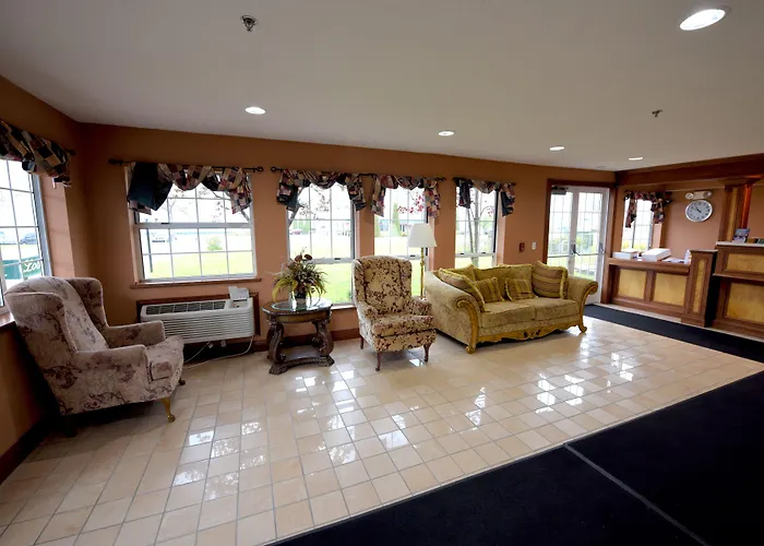 Crown Choice Inn & Suites Lakeview And Waterpark