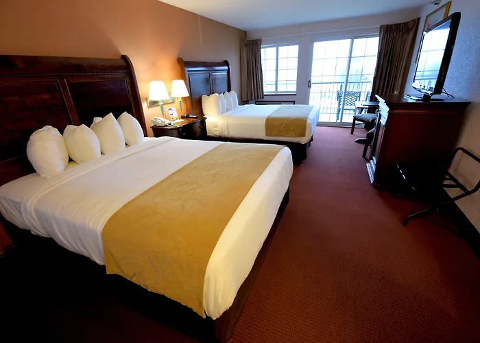 Crown Choice Inn & Suites Lakeview And Waterpark