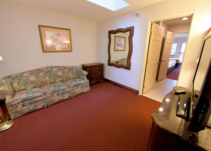 Crown Choice Inn & Suites Lakeview And Waterpark
