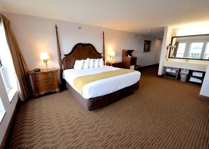 Crown Choice Inn & Suites Lakeview And Waterpark
