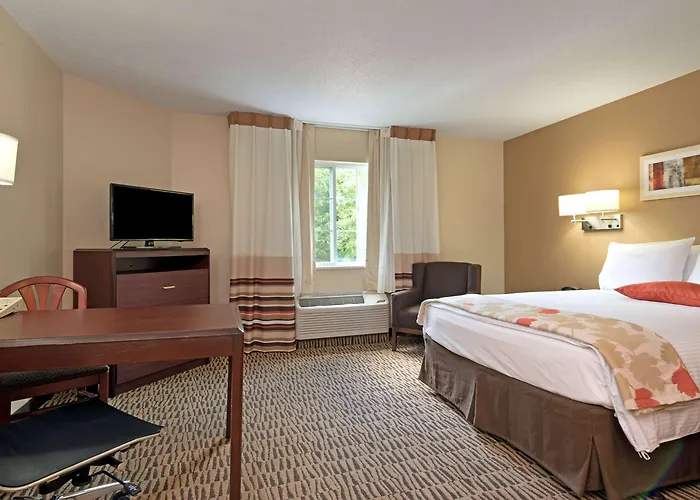 Mainstay Suites Detroit Farmington Hills