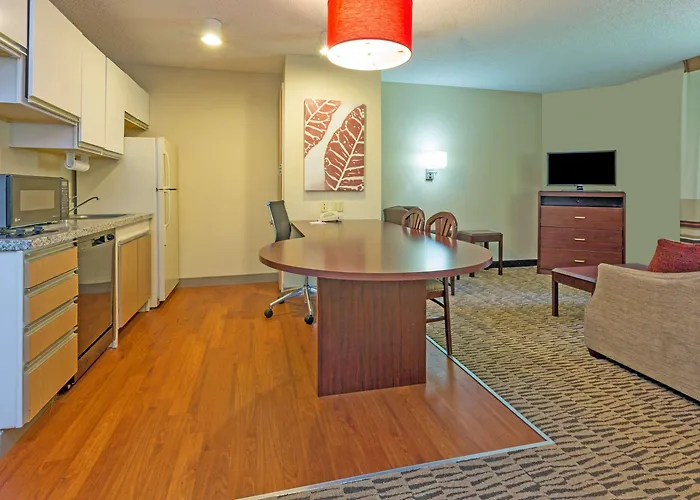Mainstay Suites Detroit Farmington Hills