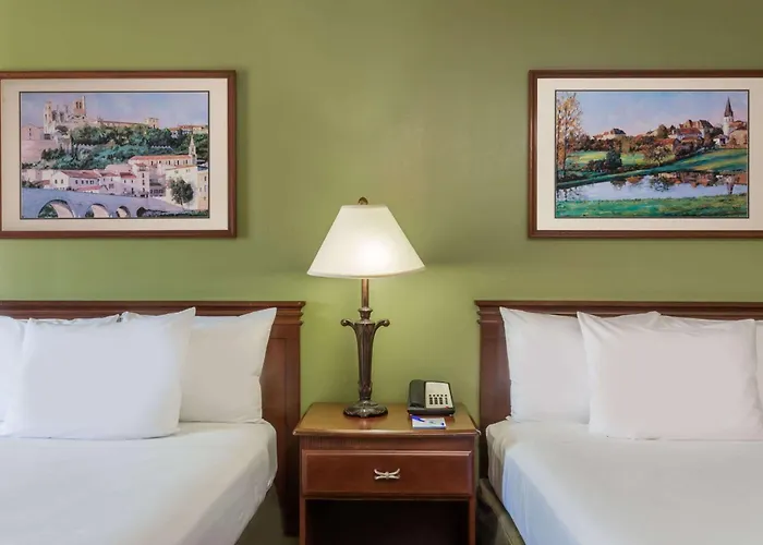 Baymont By Wyndham Waycross