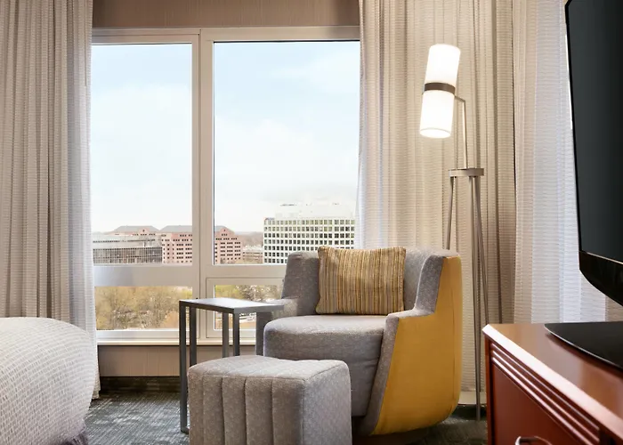 Courtyard By Marriott Tysons Mclean