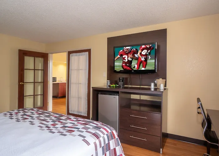 Red Roof Inn & Suites Indianapolis Airport