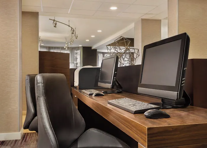 Courtyard By Marriott Topeka
