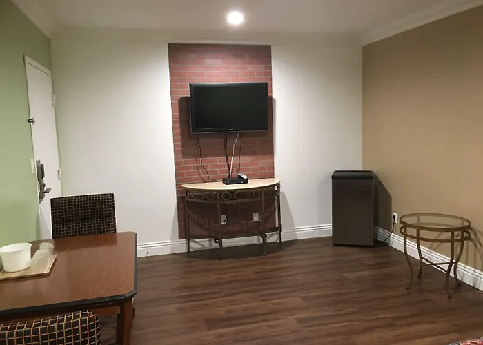American Inn & Suites Lax Airport