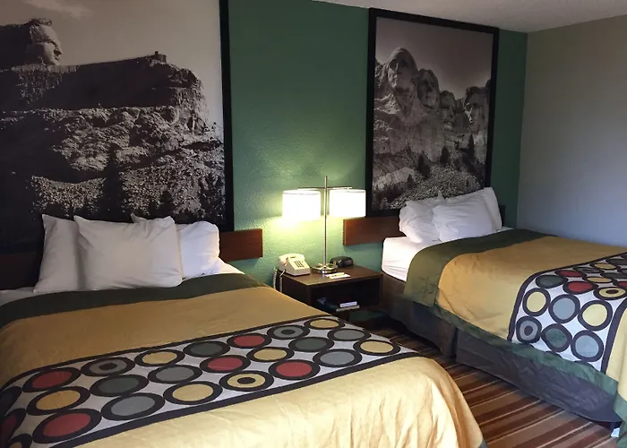 Super 8 By Wyndham Redfield