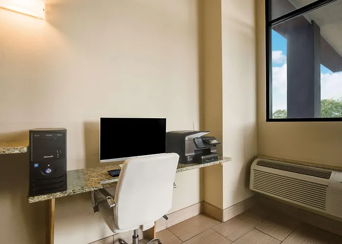 Best Western Waukesha Grand