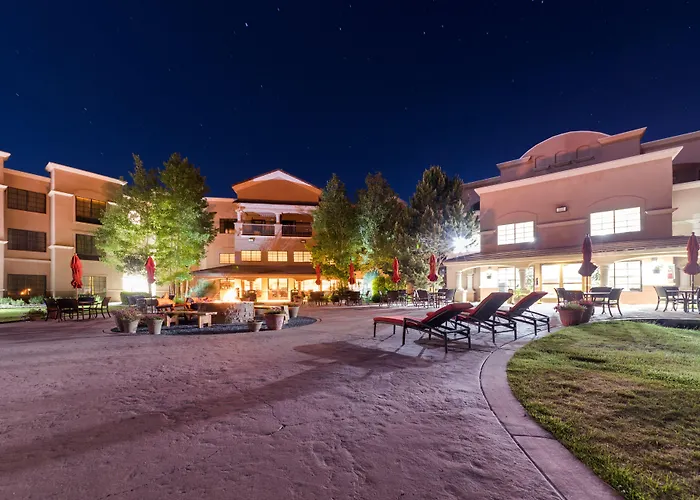 Mcm Elegante Lodge & Resorts