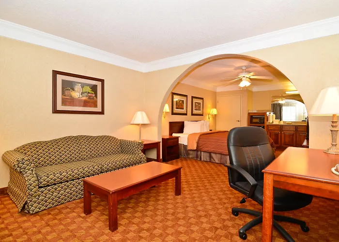 Peach State Inn & Suites