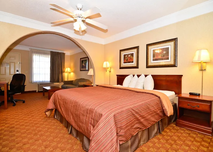 Peach State Inn & Suites