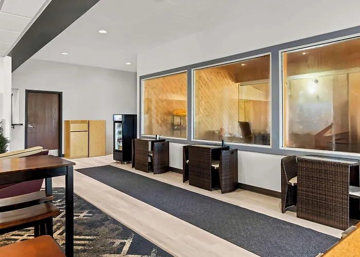 Americas Best Value Inn & Suites - Tahquamenon Country