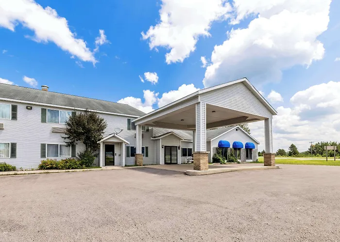 Americas Best Value Inn & Suites - Tahquamenon Country