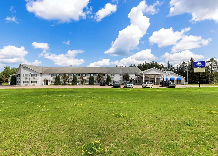Americas Best Value Inn & Suites - Tahquamenon Country