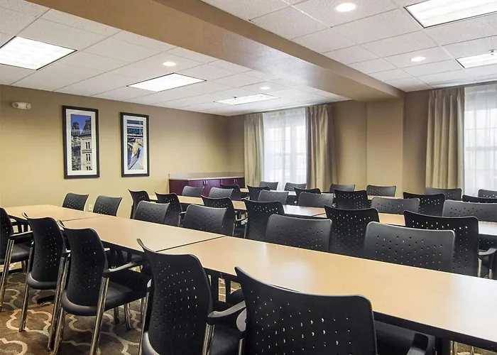 Comfort Inn & Suites Grafton-Cedarburg
