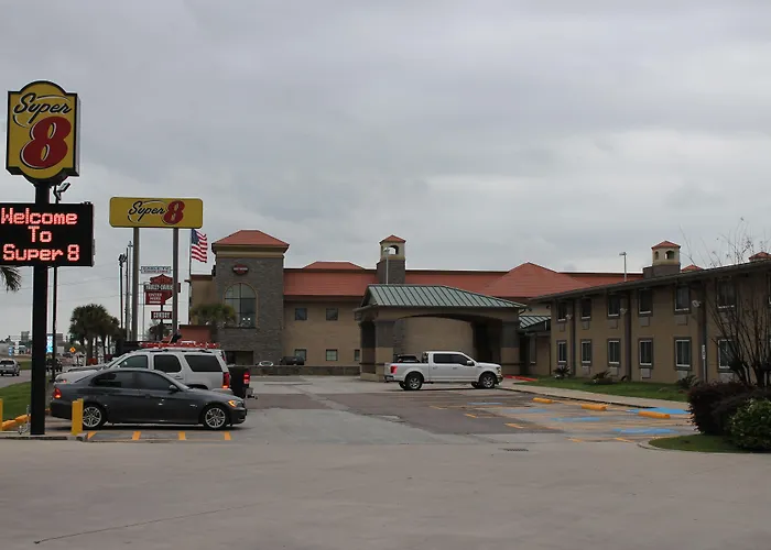 Super 8 By Wyndham Beaumont I-10 College St