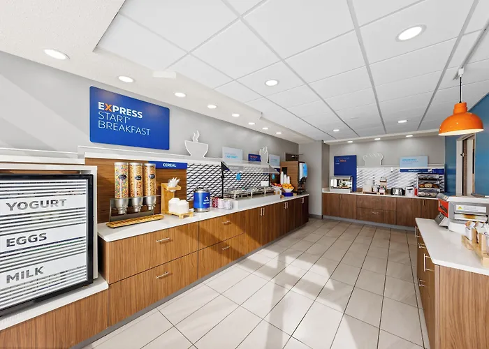 Holiday Inn Express Grove City - Premium Outlet Mall By Ihg
