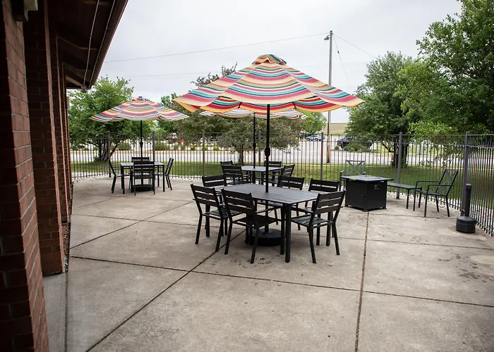 Lomira Inn And Suites