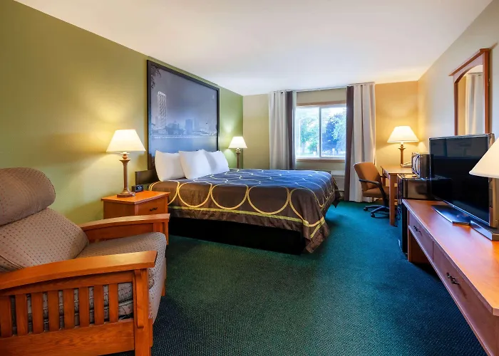 Super 8 By Wyndham Berlin Wi