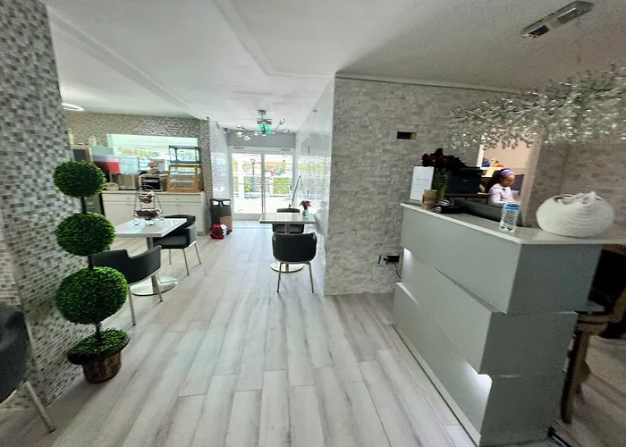 Ocean Sands Beach Boutique Inn-1 Acre Private Beach-St Augustine Historic-2 Miles-Shuttle With Downtown Tour-Heated Salt Water Pool Until 420Am-Popcorn-Cookies-New 4K Usd Black Beds- 69 Item Breakfast-Eggs-Bacon-Starbucks- Free Laundry- #904-799-Sand
