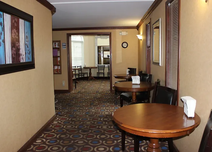 Knights Inn And Suites - Grand Forks