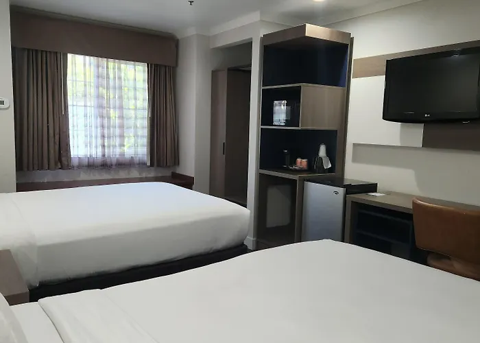 Econo Lodge Inn & Suites Santa Rosa South