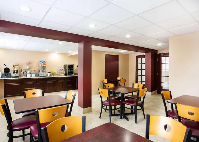 Super 8 By Wyndham Chester/Richmond Area