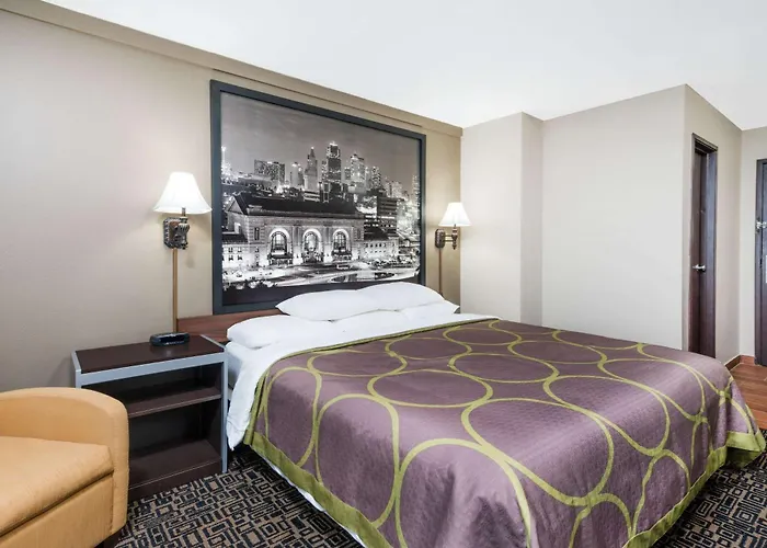 Super 8 By Wyndham Warrensburg
