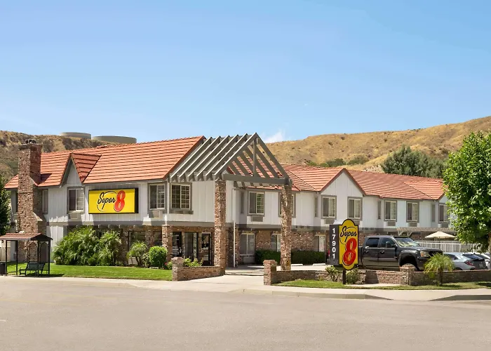 Super 8 By Wyndham Santa Clarita/Valencia