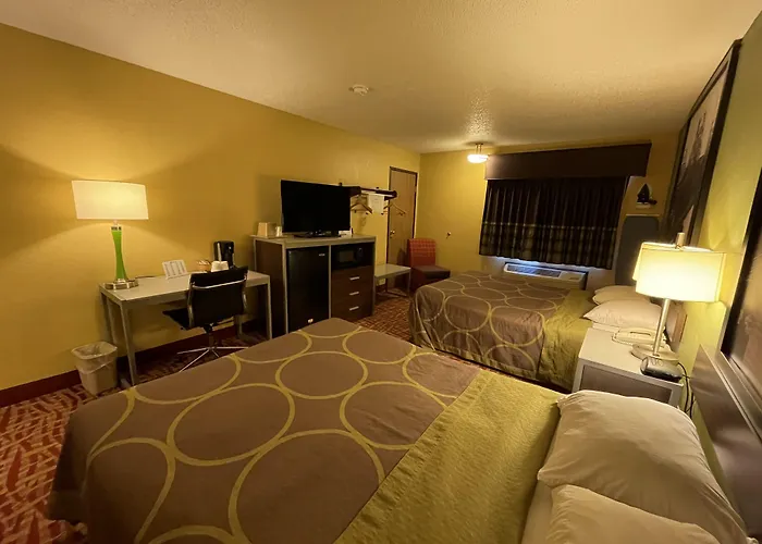Super 8 By Wyndham Van Buren/Ft. Smith Area