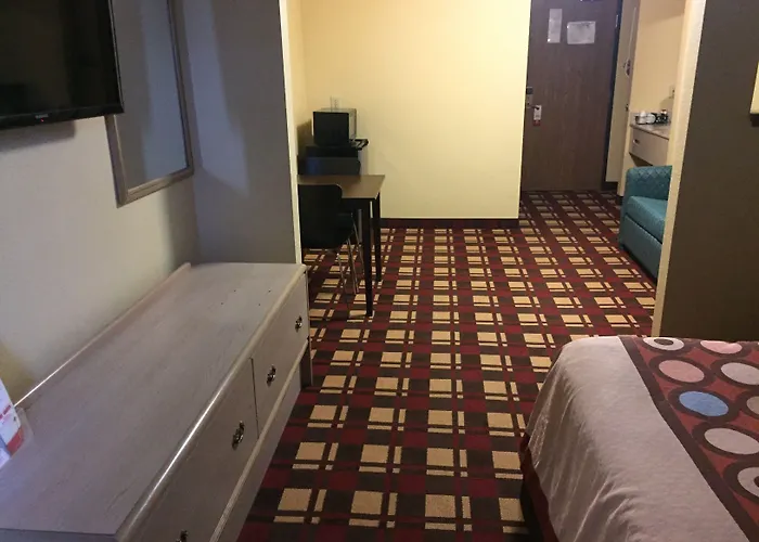 Super 8 By Wyndham Martinsville