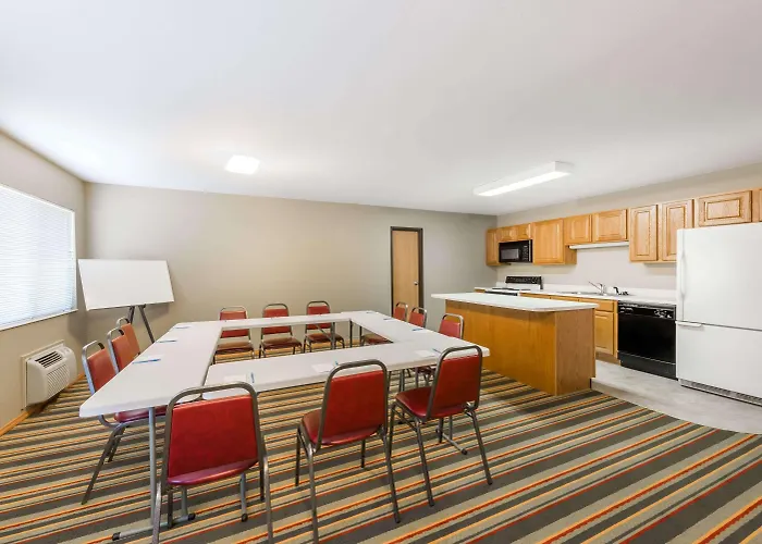Super 8 By Wyndham Chanute
