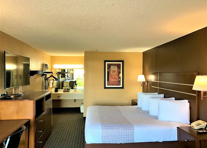 Star Plus Inn & Suites