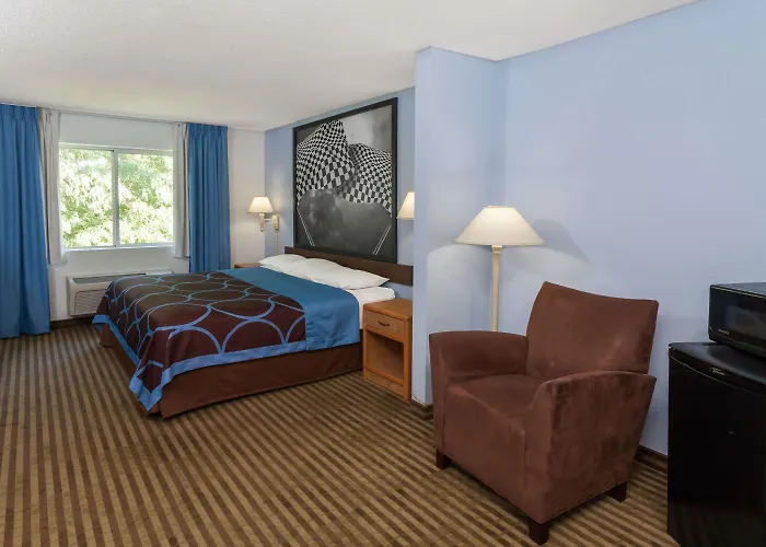 Super 8 By Wyndham Huntington