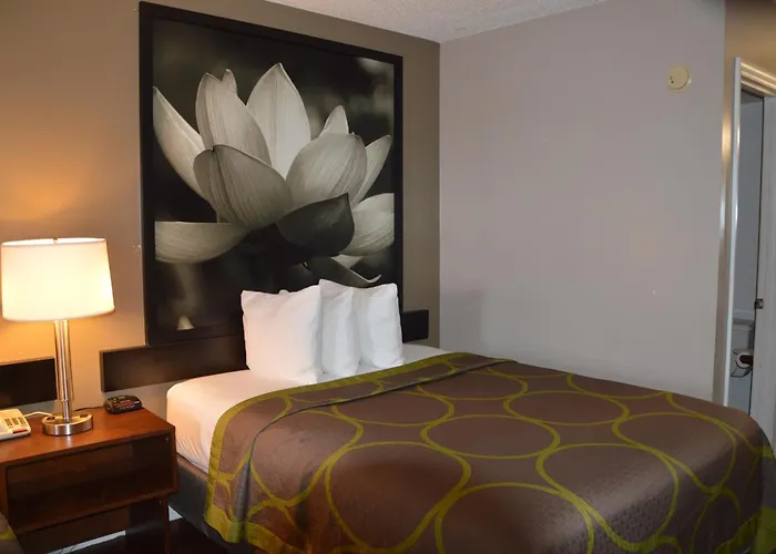 Super 8 By Wyndham Madison