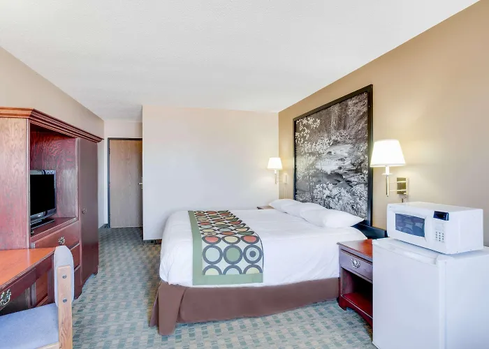 Super 8 By Wyndham Mitchell
