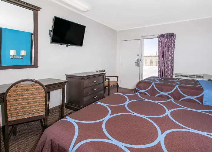 Super 8 By Wyndham Lubbock Civic Center North
