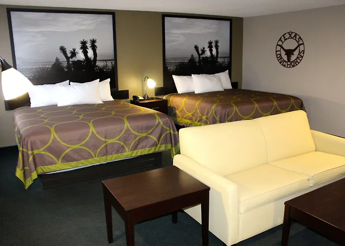 Super 8 By Wyndham Victoria/North/Mall Area