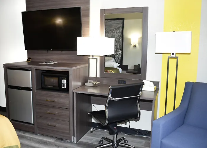 Super 8 By Wyndham Burnham/Lewistown