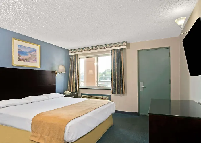 Super 8 By Wyndham Milford/New Haven
