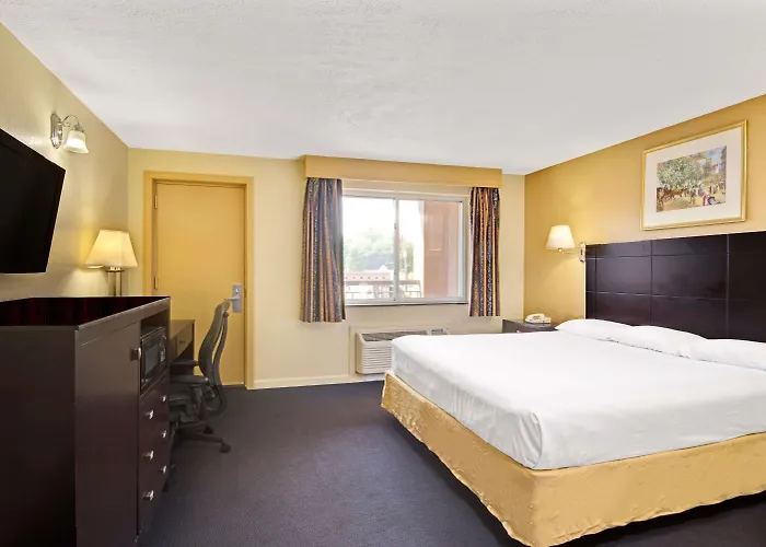 Super 8 By Wyndham Milford/New Haven