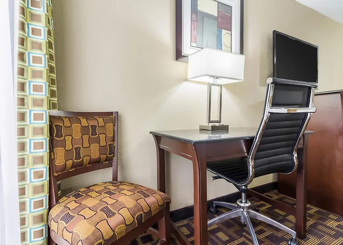Quality Inn & Suites Arden Hills - Saint Paul North