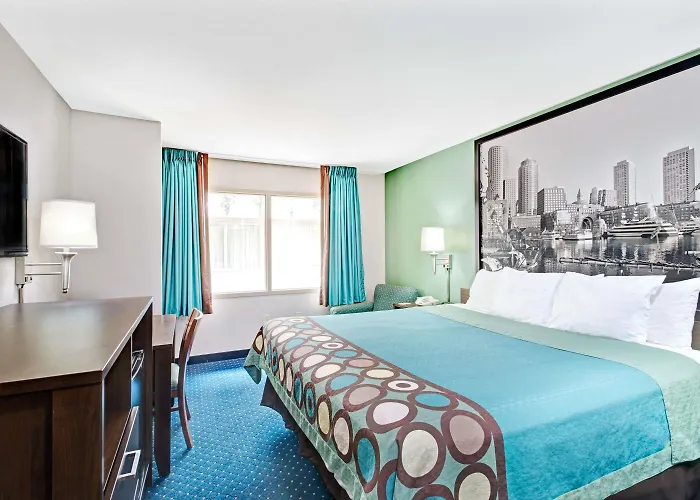 Super 8 By Wyndham Brockton