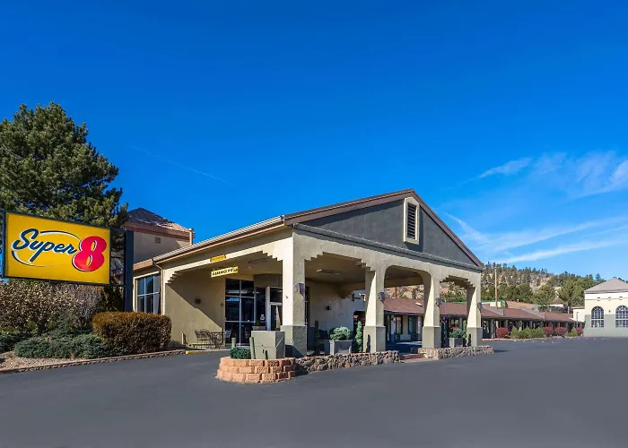 Super 8 By Wyndham Nau/Downtown Conference Center