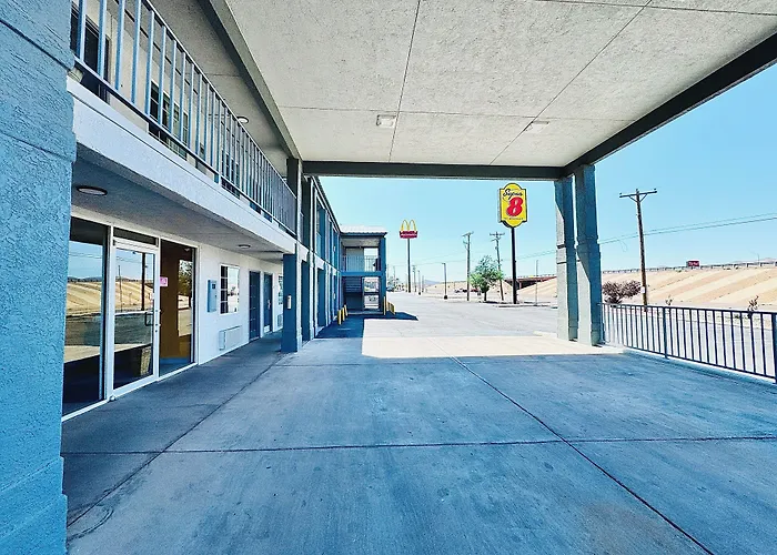 Super 8 By Wyndham Van Horn
