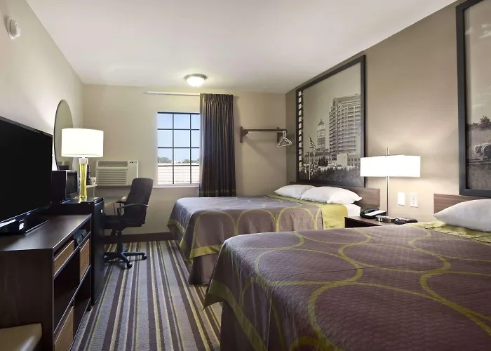 Super 8 By Wyndham Ardmore
